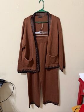 PrettyGarden large Cozy Two-Piece Knit Set in Rust with Black Trim new